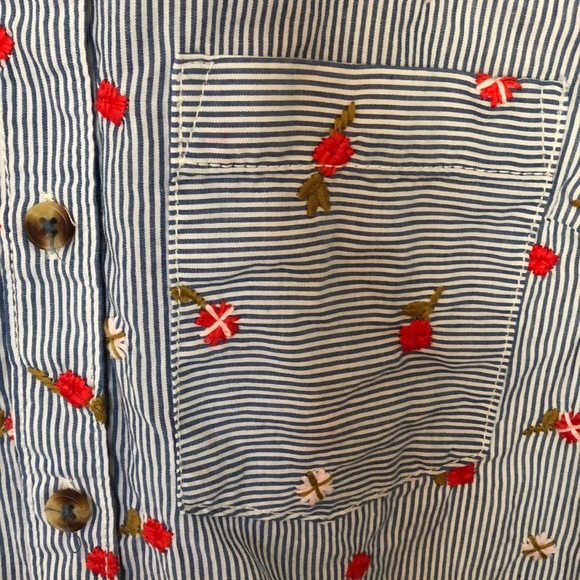 Pin stripe embroidered button up small - Picture 5 of 5